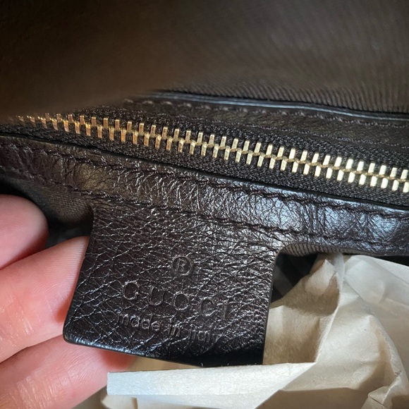 Large GUCCI GG Canvas Shoulder Bag - Picture 10 of 16